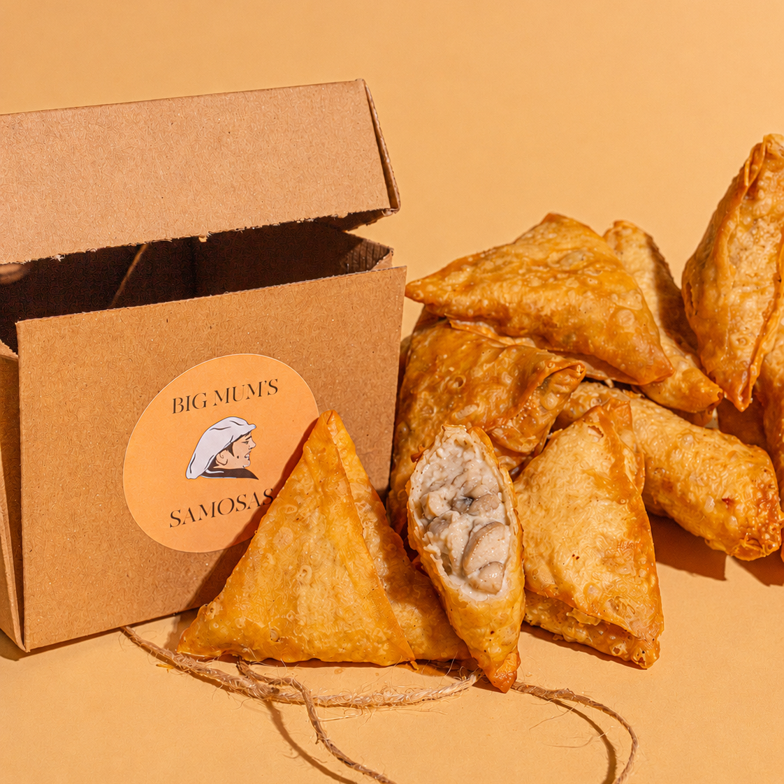 CHICKEN & MUSHROOM PIE (10 Samosas)